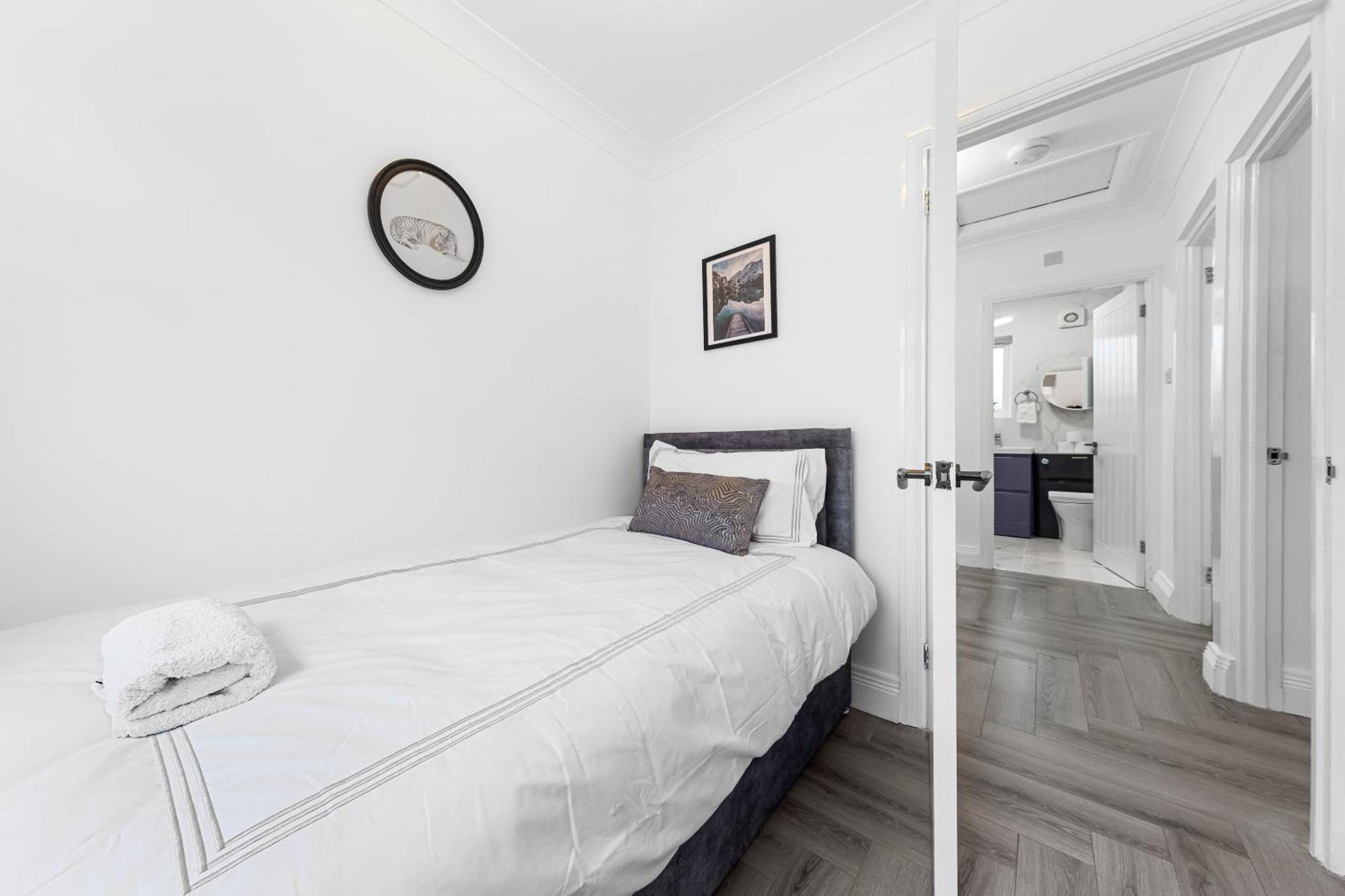 3 Bedroom House Close To Dartford Station Екстериор снимка